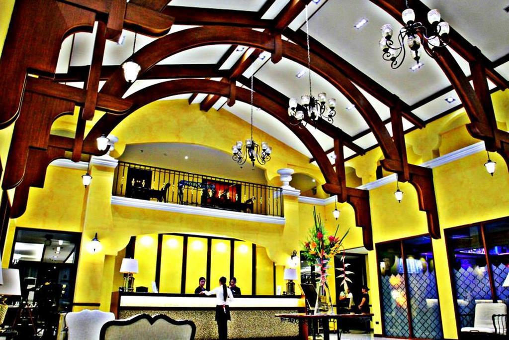 The Pepperland Hotel Legazpi Exterior foto